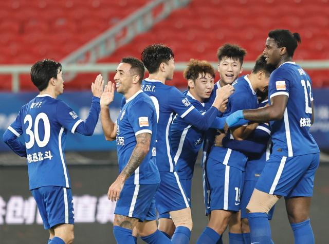 星空体育app下载-【中超】巴西三叉戟先后建功 三镇3比0梅州再度登顶