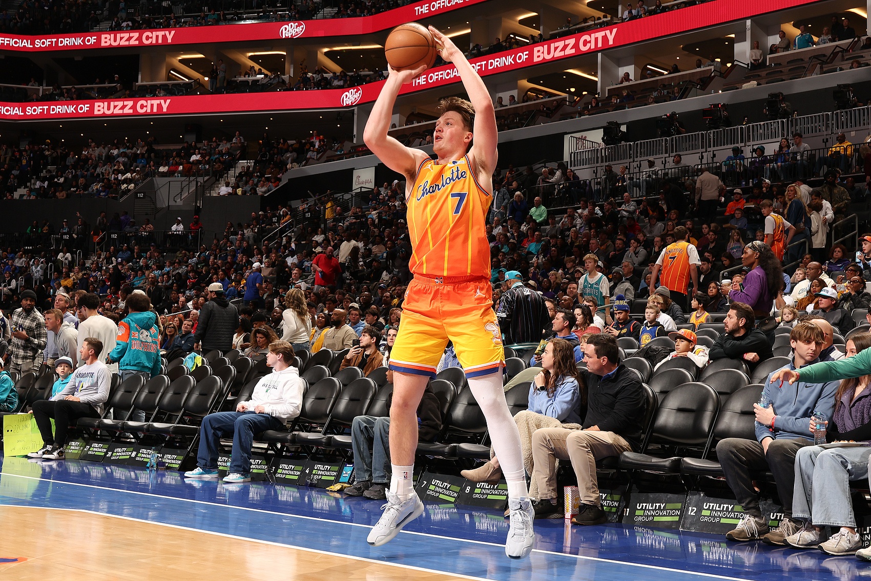 星空体育app官方下载-未来可期！克尼佩尔生涯前46场命中150+三分 NBA历史最快